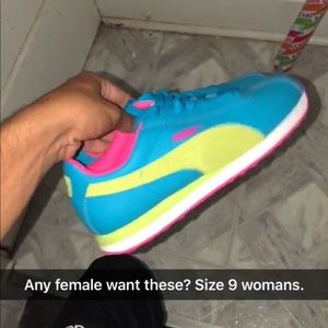 Pumas female size 9 never worn!!